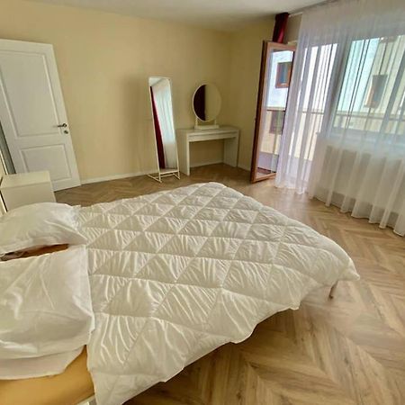 Cozy Modern One Bedroom Floreşti エクステリア 写真