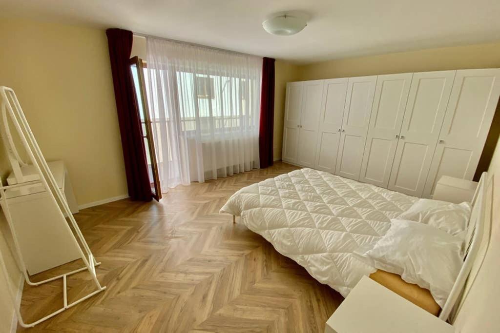 Cozy Modern One Bedroom Floreşti エクステリア 写真