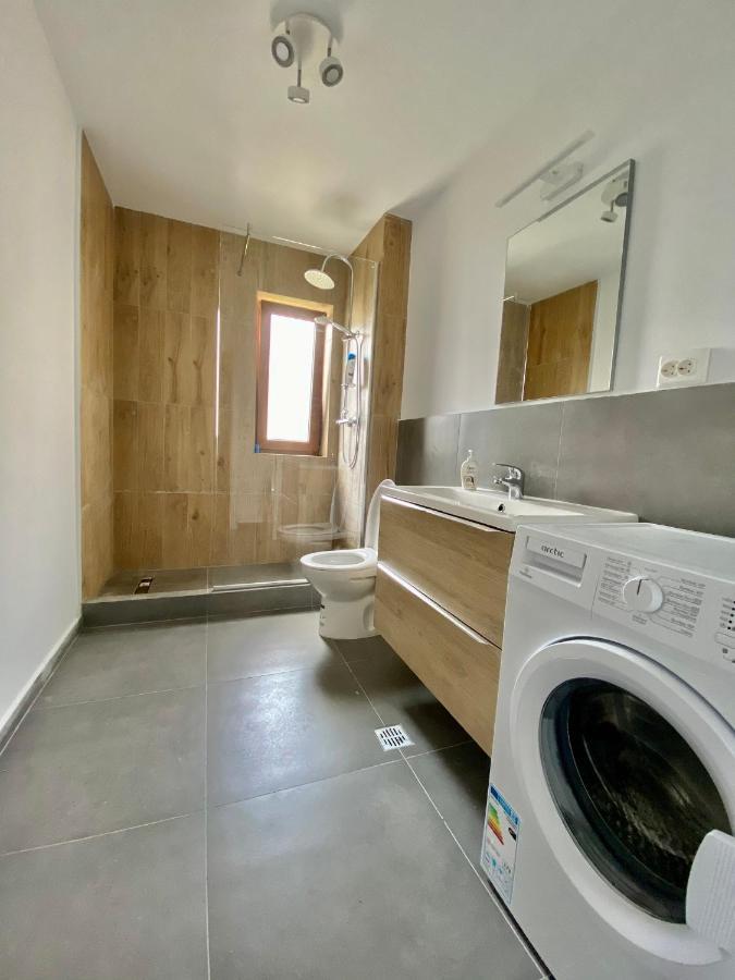 Cozy Modern One Bedroom Floreşti エクステリア 写真